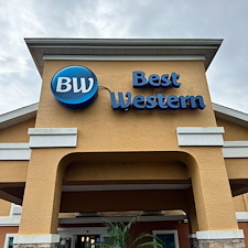 Best-Western-Exterior-Building-Window-Cleaning-in-Wesley-Chapel 1