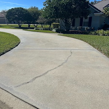 Driveway-Cleaning-and-Rust-Removal-in-Dade-City-FL-by-The-Pasco-Pressure-Washing-Wesley-Chapels-Leading-Exterior-Cleaning-Experts 1