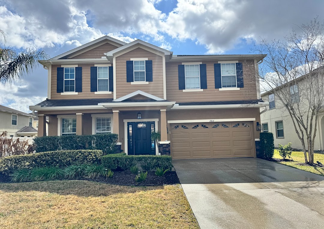 Full House Soft Wash & Driveway Cleaning in Wesley Chapel, FL – Safe, Professional Exterior Cleaning for Long-Lasting Curb Appeal