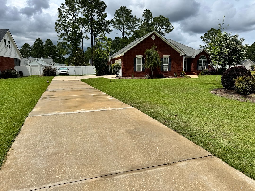 Professional Driveway Cleaning in Lutz, FL by The Pasco Pressure Washing – Wesley Chapel’s Leading Pressure Washing Company